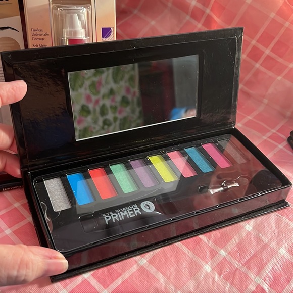 🎈SALE🎈🎀#9.MAKEUP BUNDLE🎀 - Picture 3 of 14